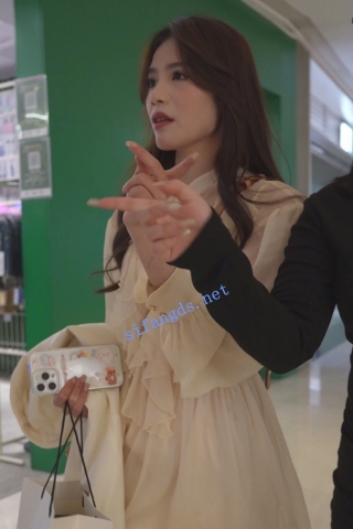 (BC-AA-542)清凉短裙美女逛商场..微透蕾丝内两侧露毛相当骚