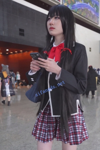 【xxn-325】一箭双雕两位cos小姐姐..内裤中间尿湿了侧面露毛