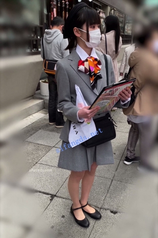 【日产精选】092两部制服肉丝导游。蕾丝内裤前后抄底